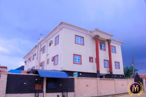 Yais Hotel